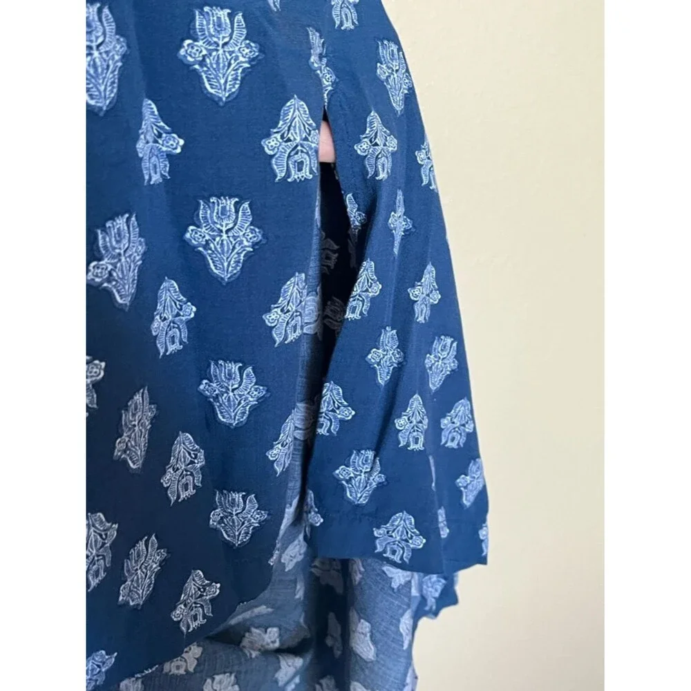 J. Jill Blue/White Seaside Woodblock Print Pullover V Neck Tunic Top Size Small